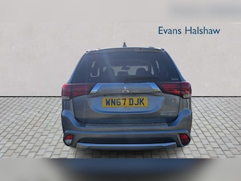 Used Mitsubishi Outlander 2017 for sale - 76401335: Photo