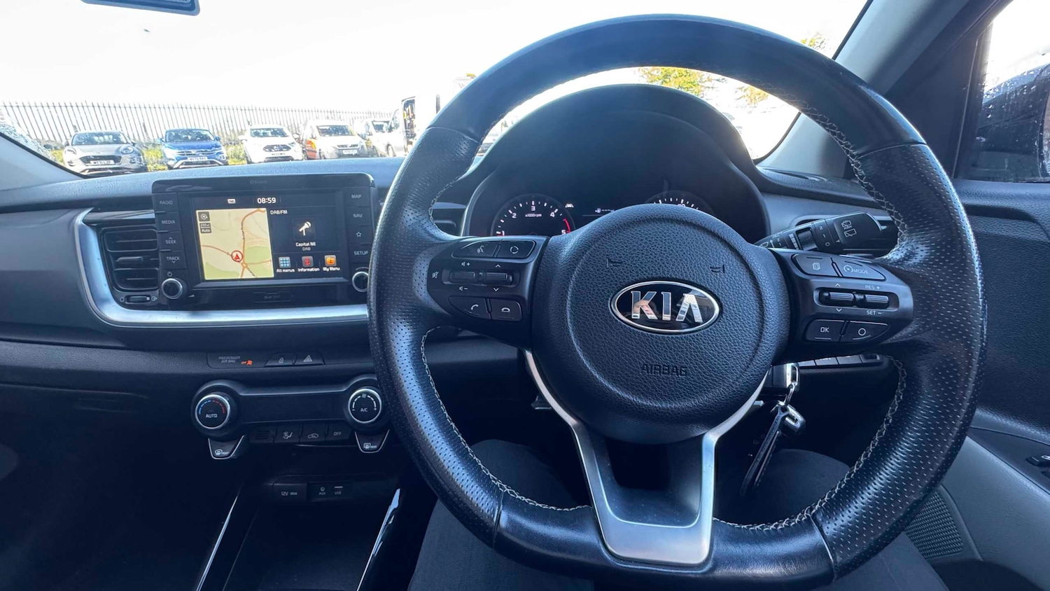 Used Kia Stonic 2018 for sale - 78119021: Photo 8