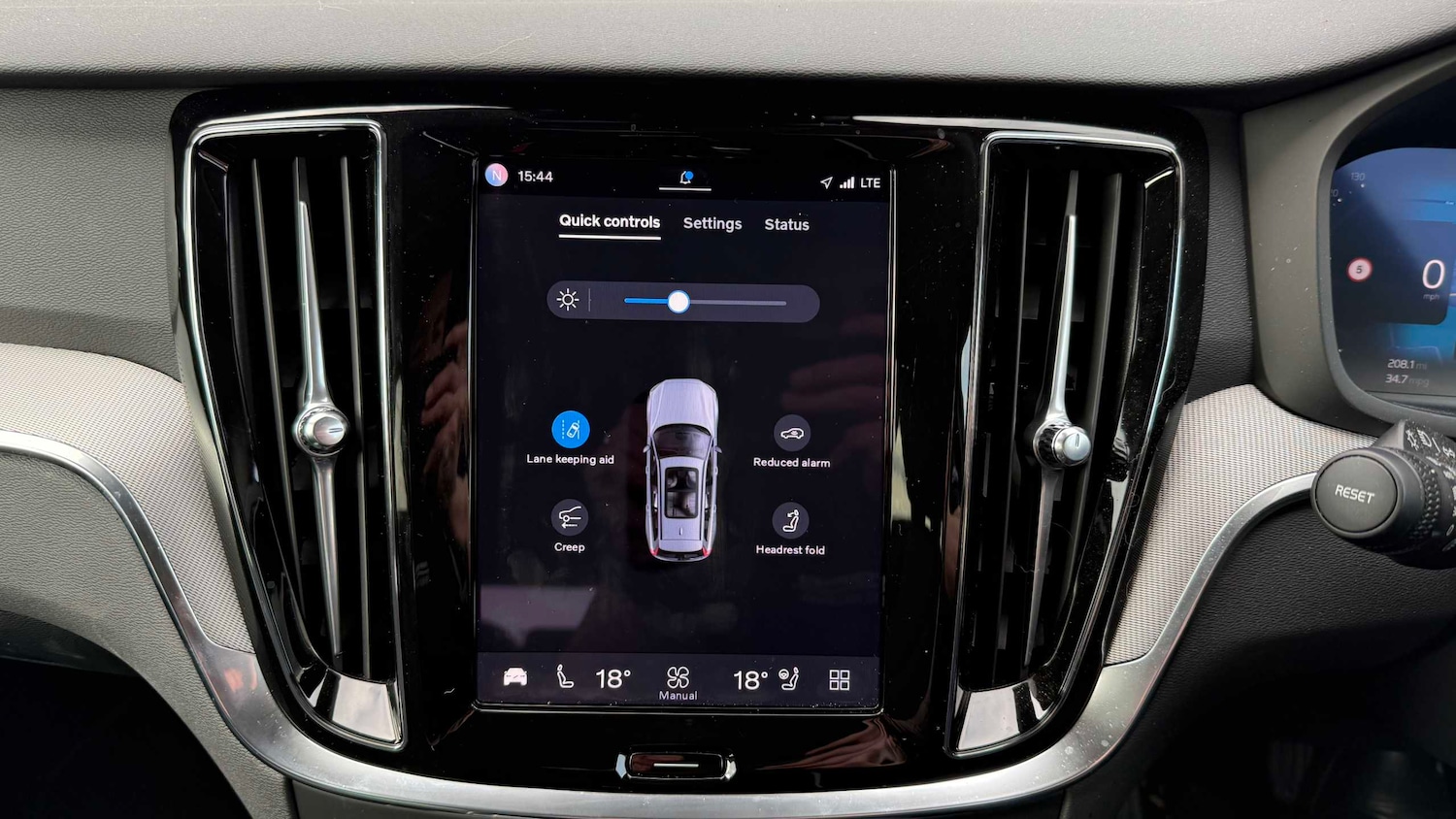 Used Volvo V60 2024 for sale - 78173471: Photo 13