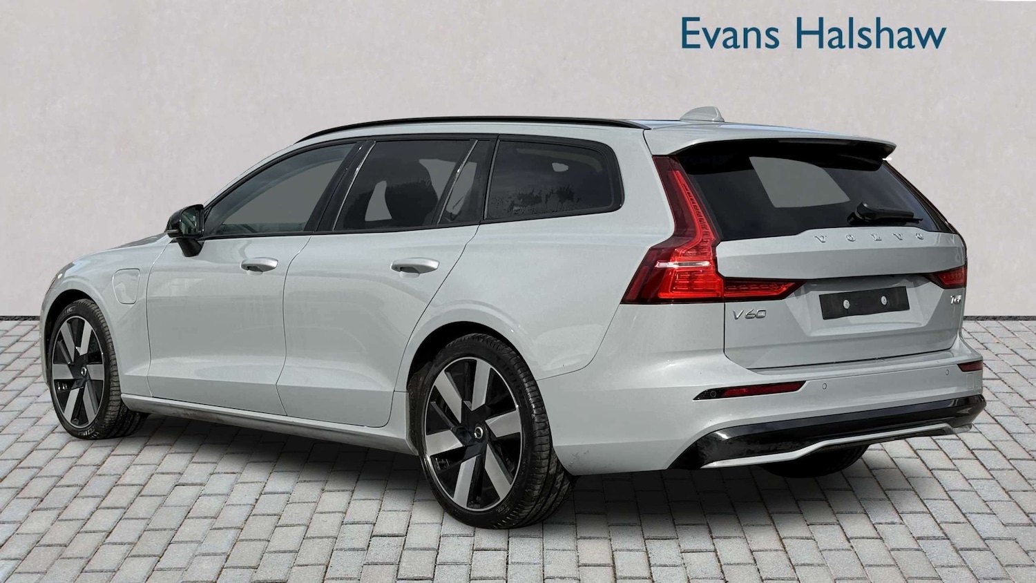 Used Volvo V60 2024 for sale - 78173471: Photo 2