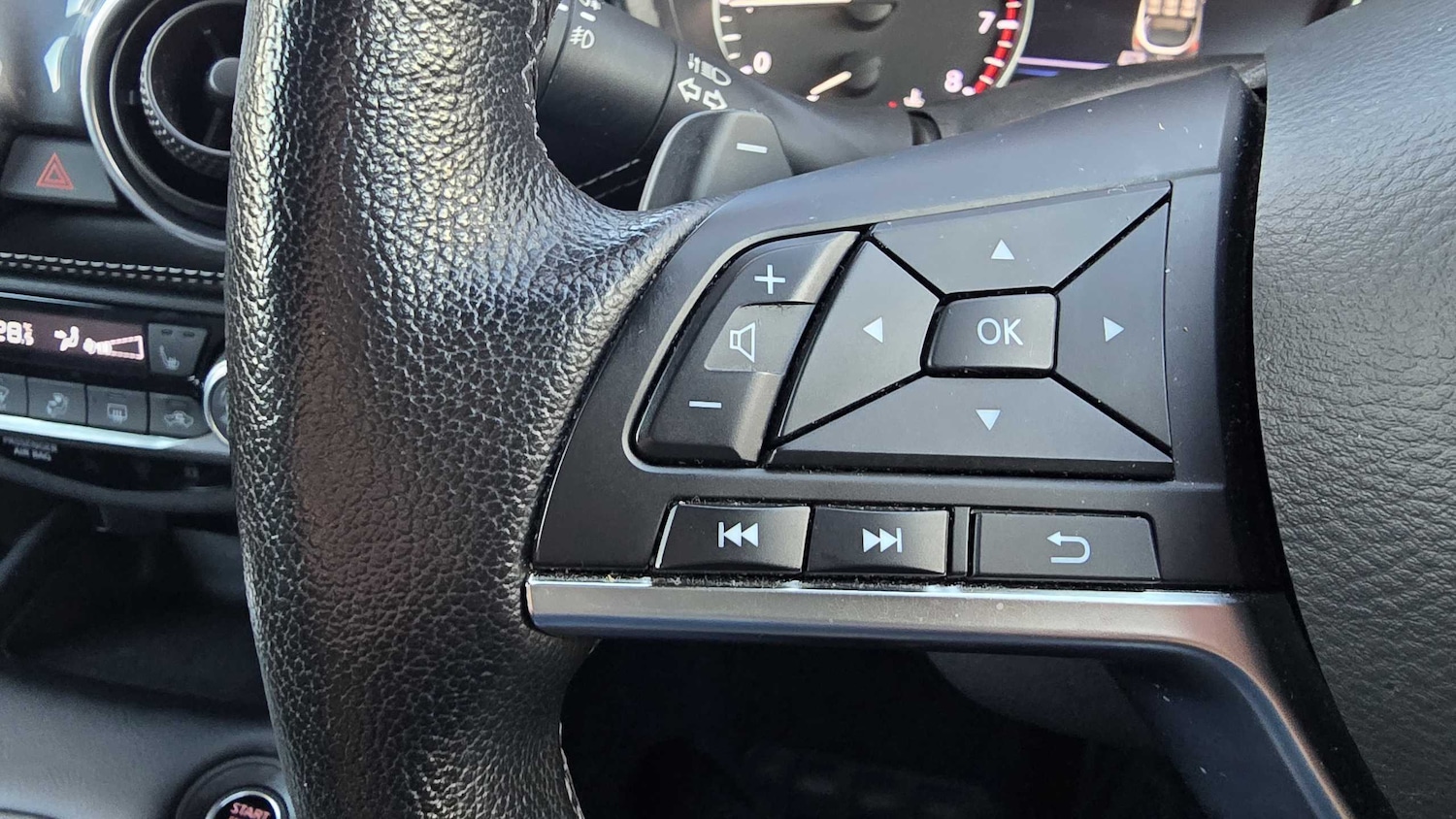 Used Nissan Juke 2024 for sale - 76401300: Photo 16