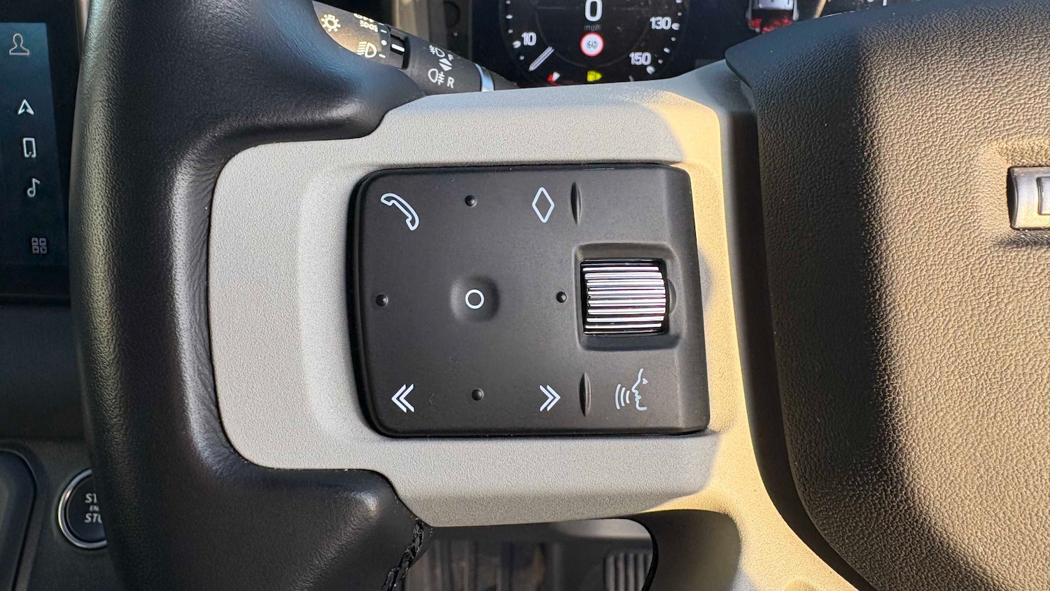 Used Land Rover Defender 2022 for sale - 76928962: Photo 22