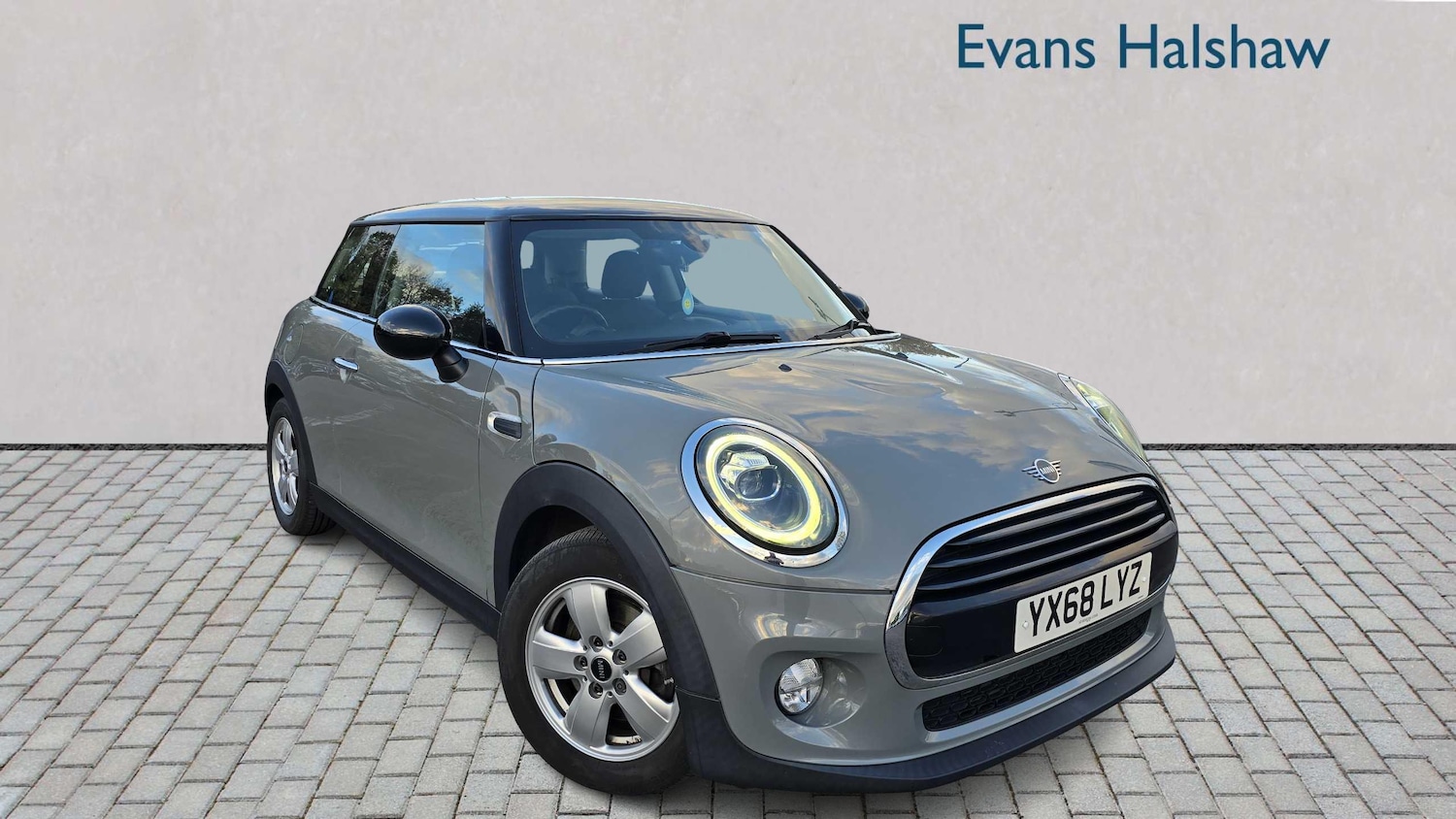 Used MINI Hatch 2018 for sale - 76401343: Photo 1