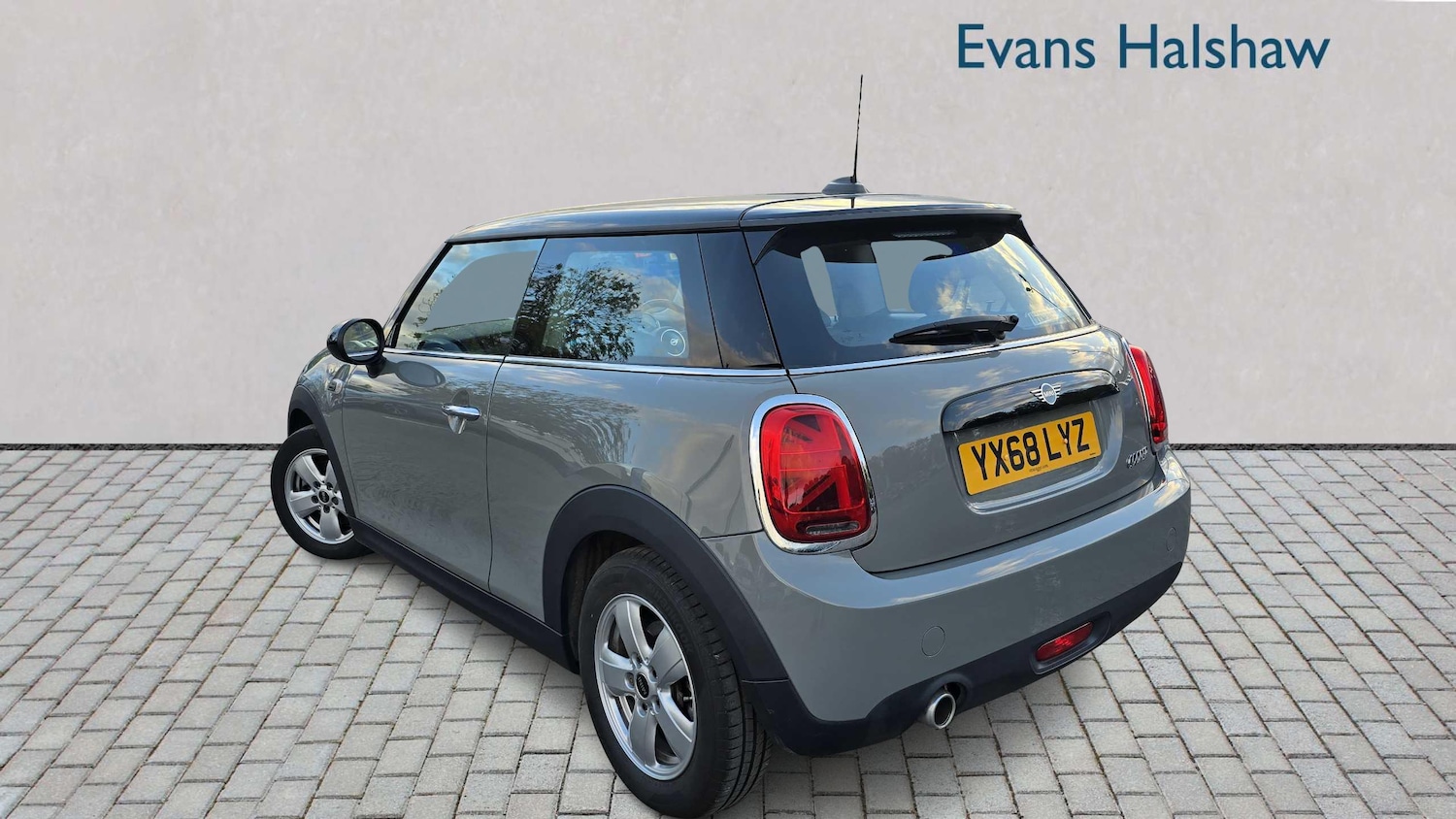 Used MINI Hatch 2018 for sale - 76401343: Photo 2