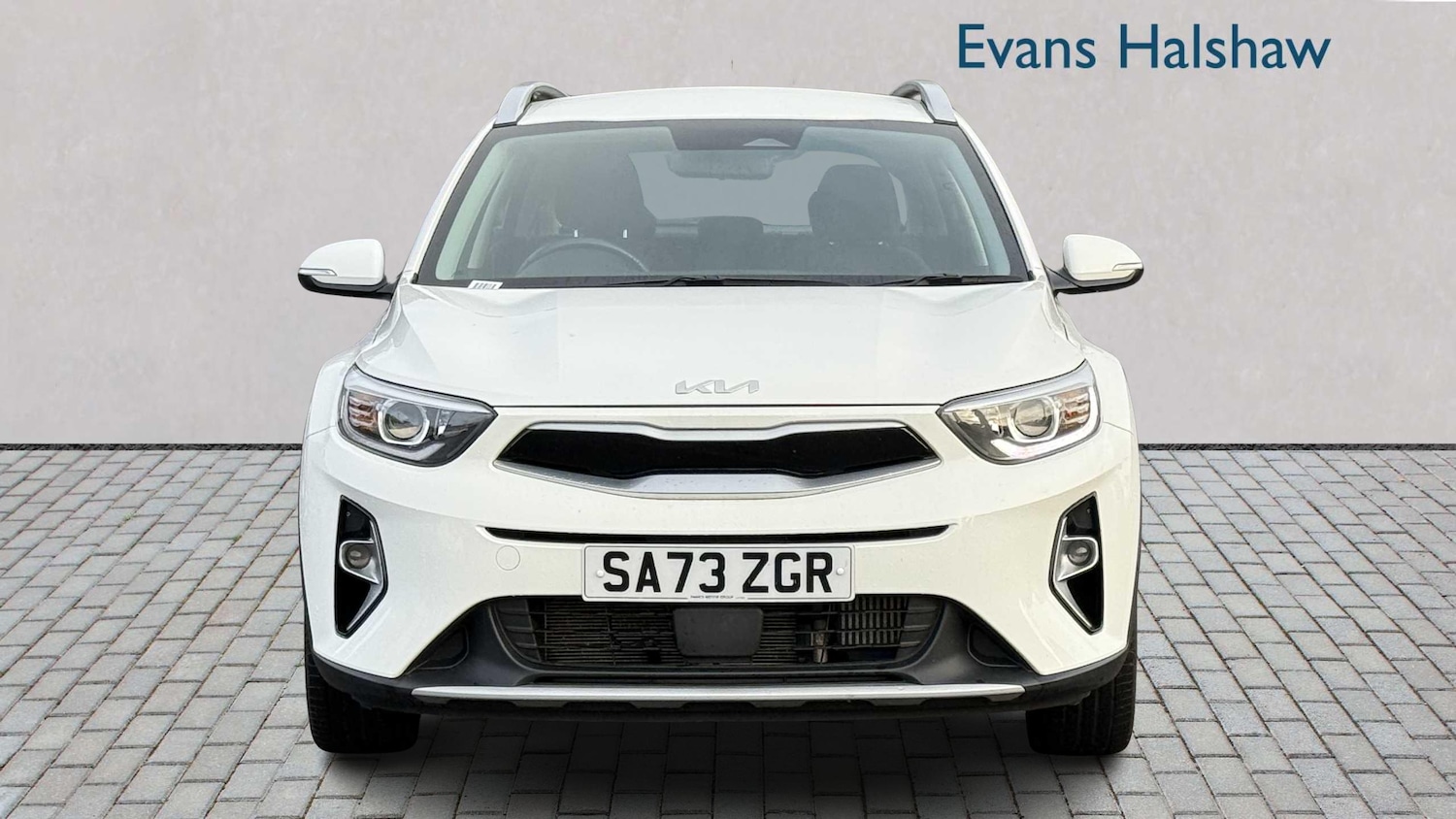 Used Kia Stonic 2023 for sale - 76460410: Photo 2