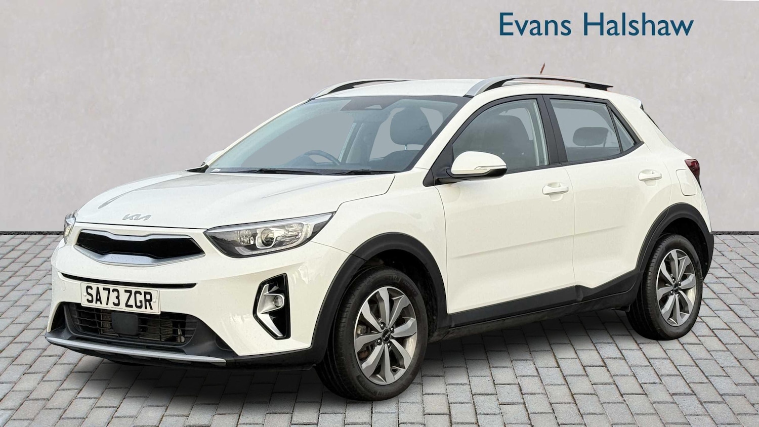 Used Kia Stonic 2023 for sale - 76460410: Photo 3