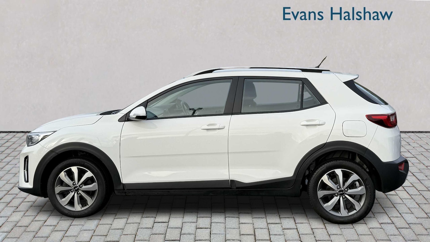 Used Kia Stonic 2023 for sale - 76460410: Photo 4