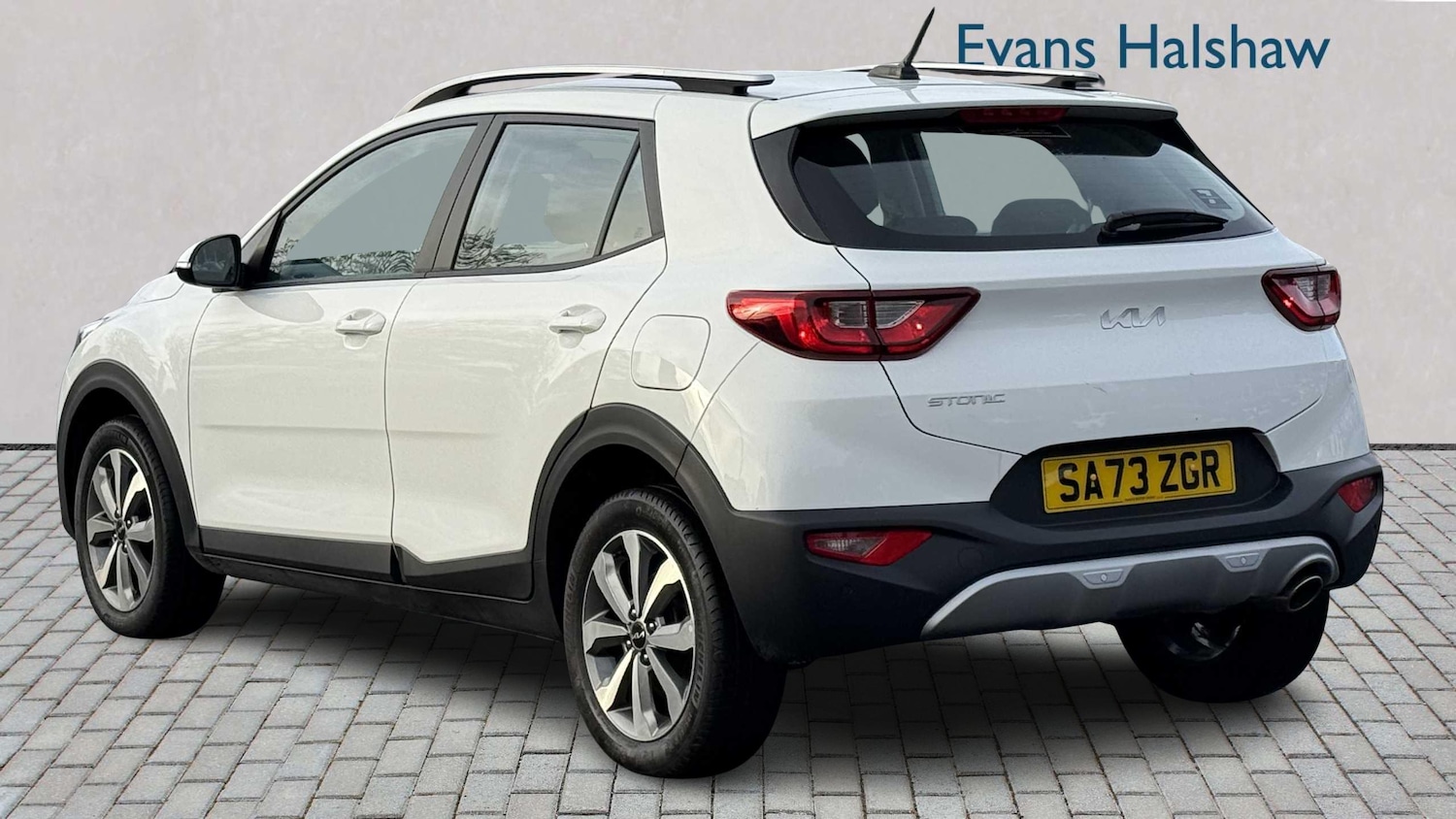 Used Kia Stonic 2023 for sale - 76460410: Photo 5