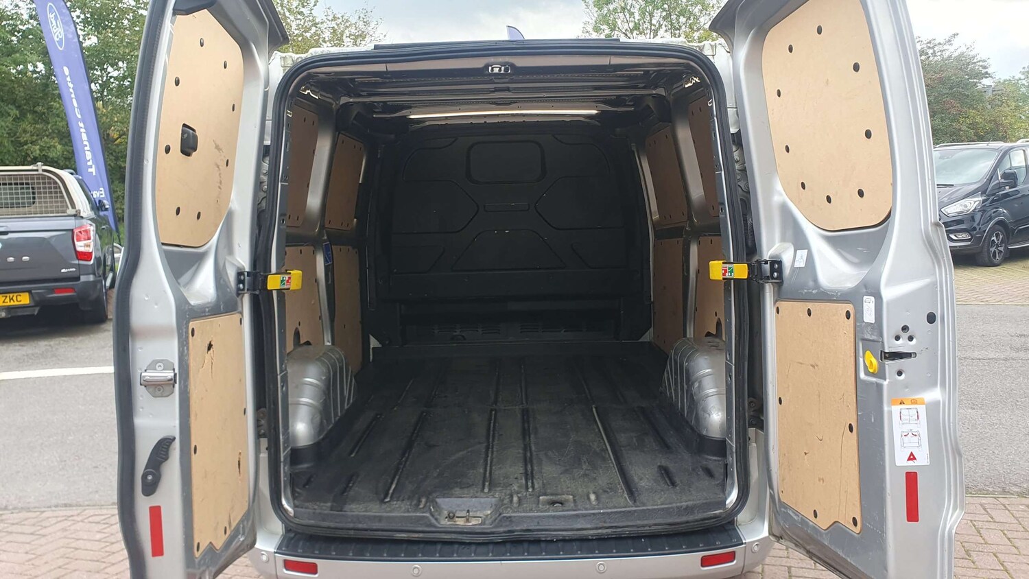 Used Ford Transit Custom 2022 for sale - 76170097: Photo 2