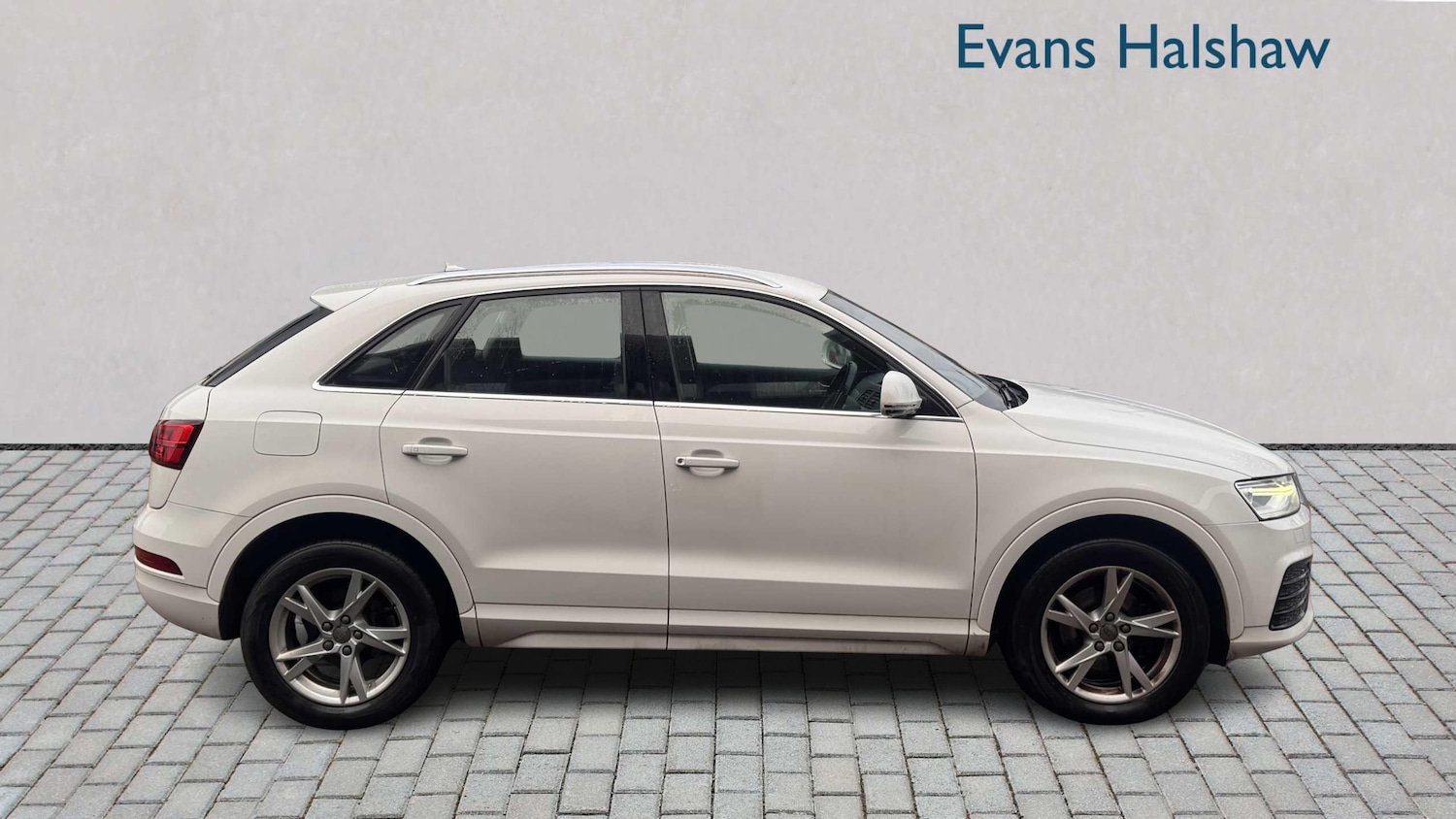 Used Audi Q3 2017 for sale - 76842883: Photo 8