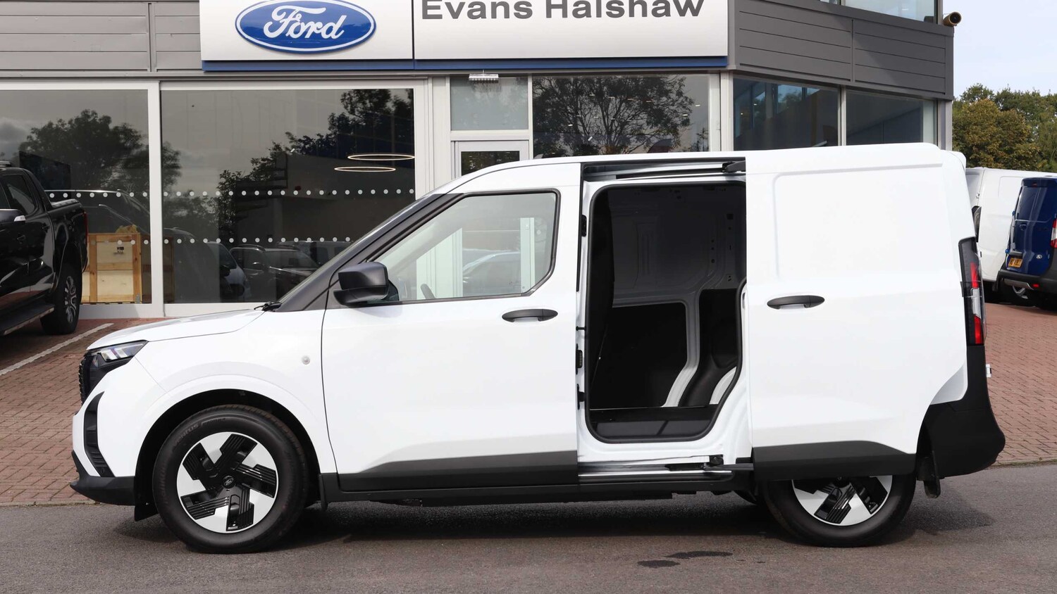 Used Ford E-Transit Courier for sale - 76218328: Photo 10