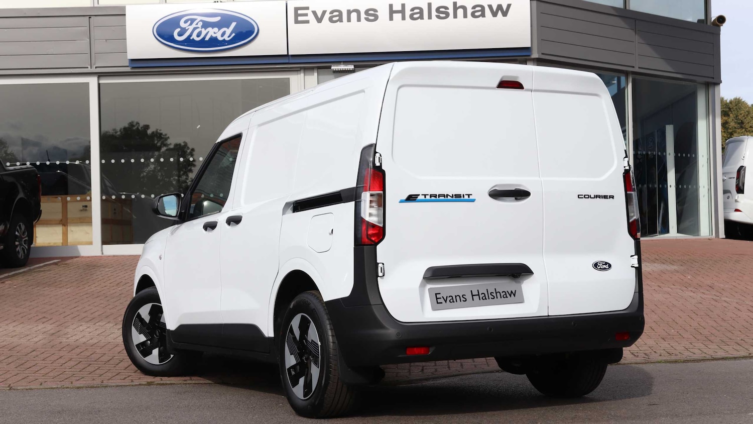 Used Ford E-Transit Courier for sale - 76218328: Photo 2