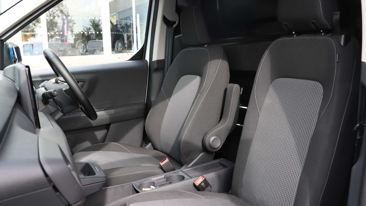 Used Ford E-Transit Courier for sale - 76218328: Photo 24