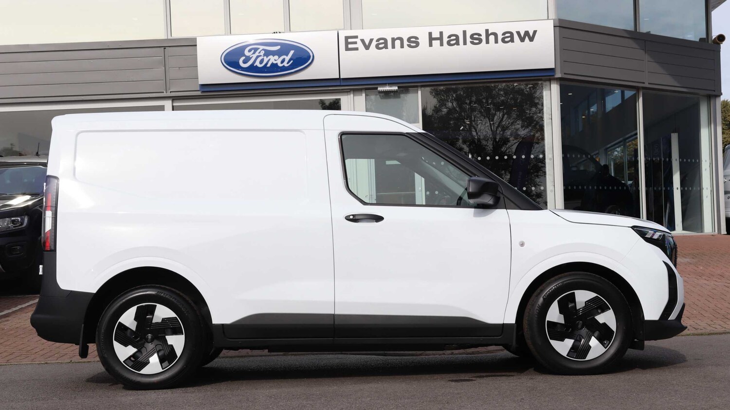 Used Ford E-Transit Courier for sale - 76218328: Photo 6