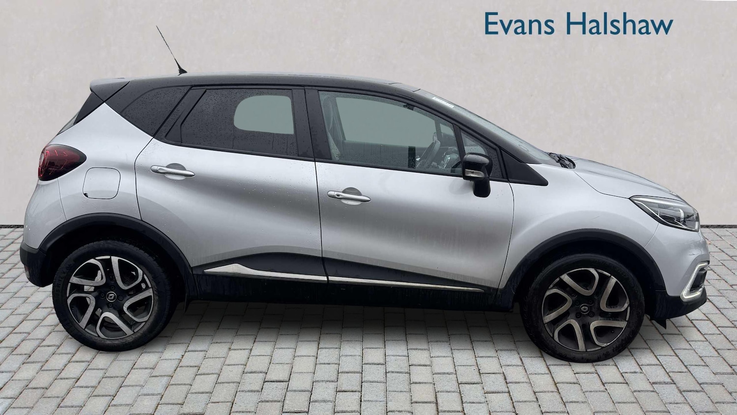 Used Renault Captur 2018 for sale - 77458484: Photo 2