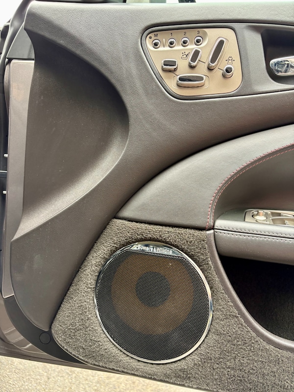 Used Jaguar XKR 2011 for sale - 75443559: Photo 25