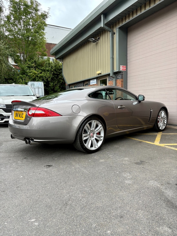 Used Jaguar XKR 2011 for sale - 75443559: Photo 6