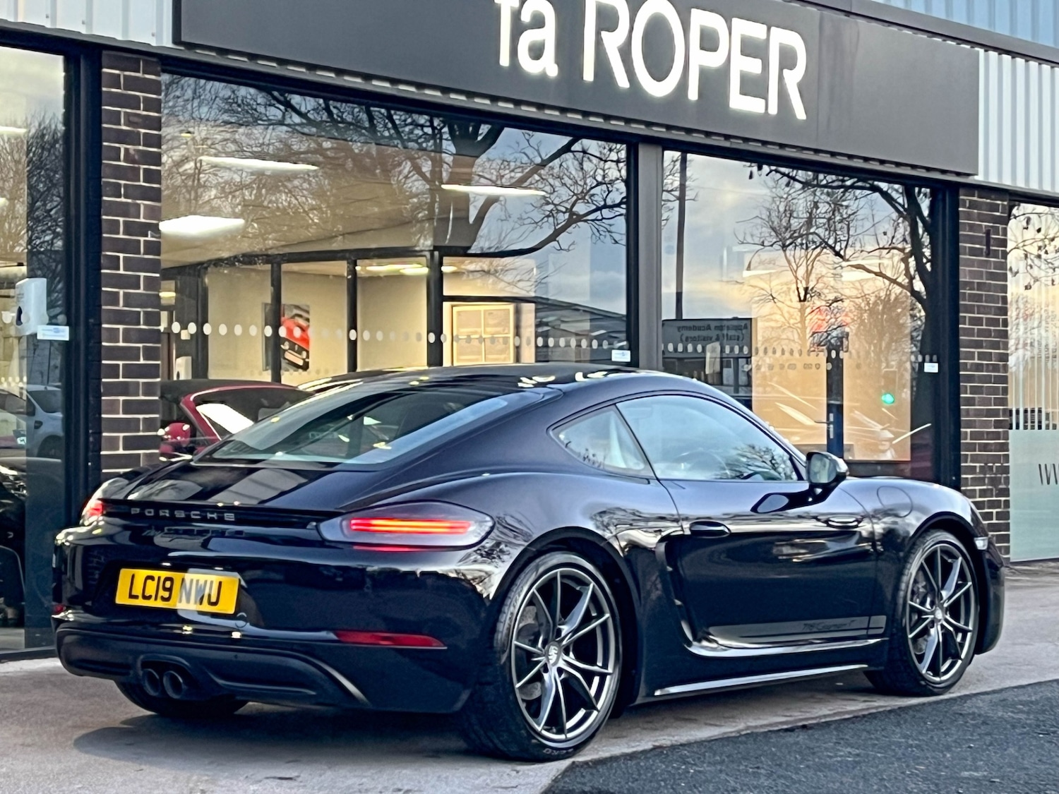 Used Porsche 718 Cayman 2019 for sale - 76794707: Photo 13