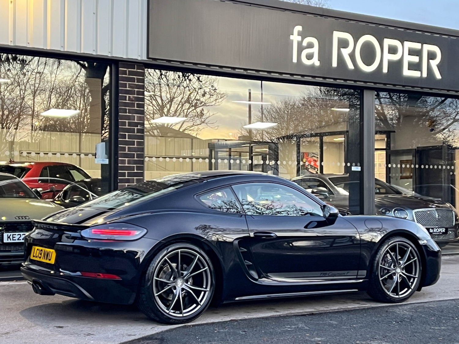 Used Porsche 718 Cayman 2019 for sale - 76794707: Photo 14