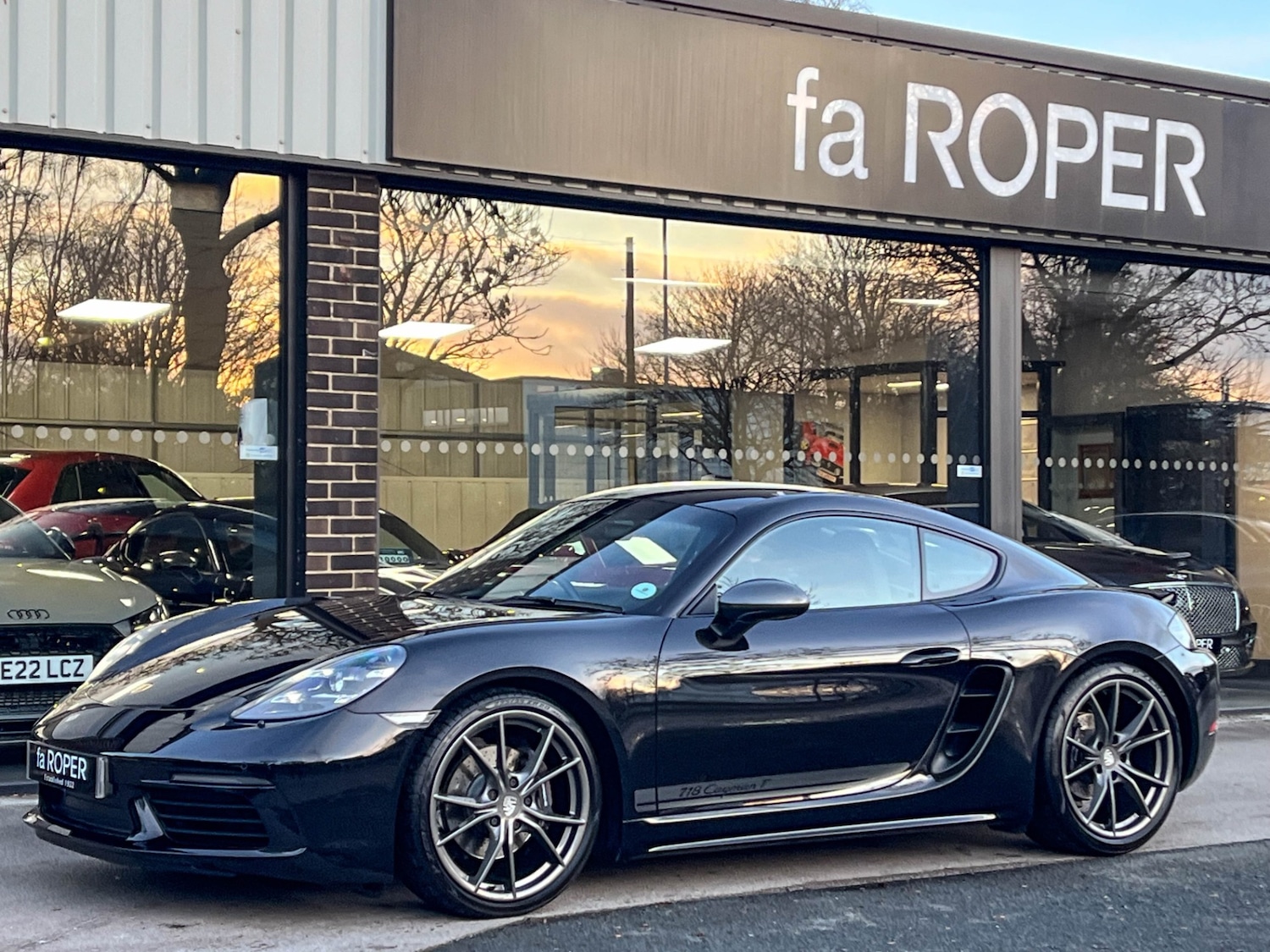 Used Porsche 718 Cayman 2019 for sale - 76794707: Photo 2
