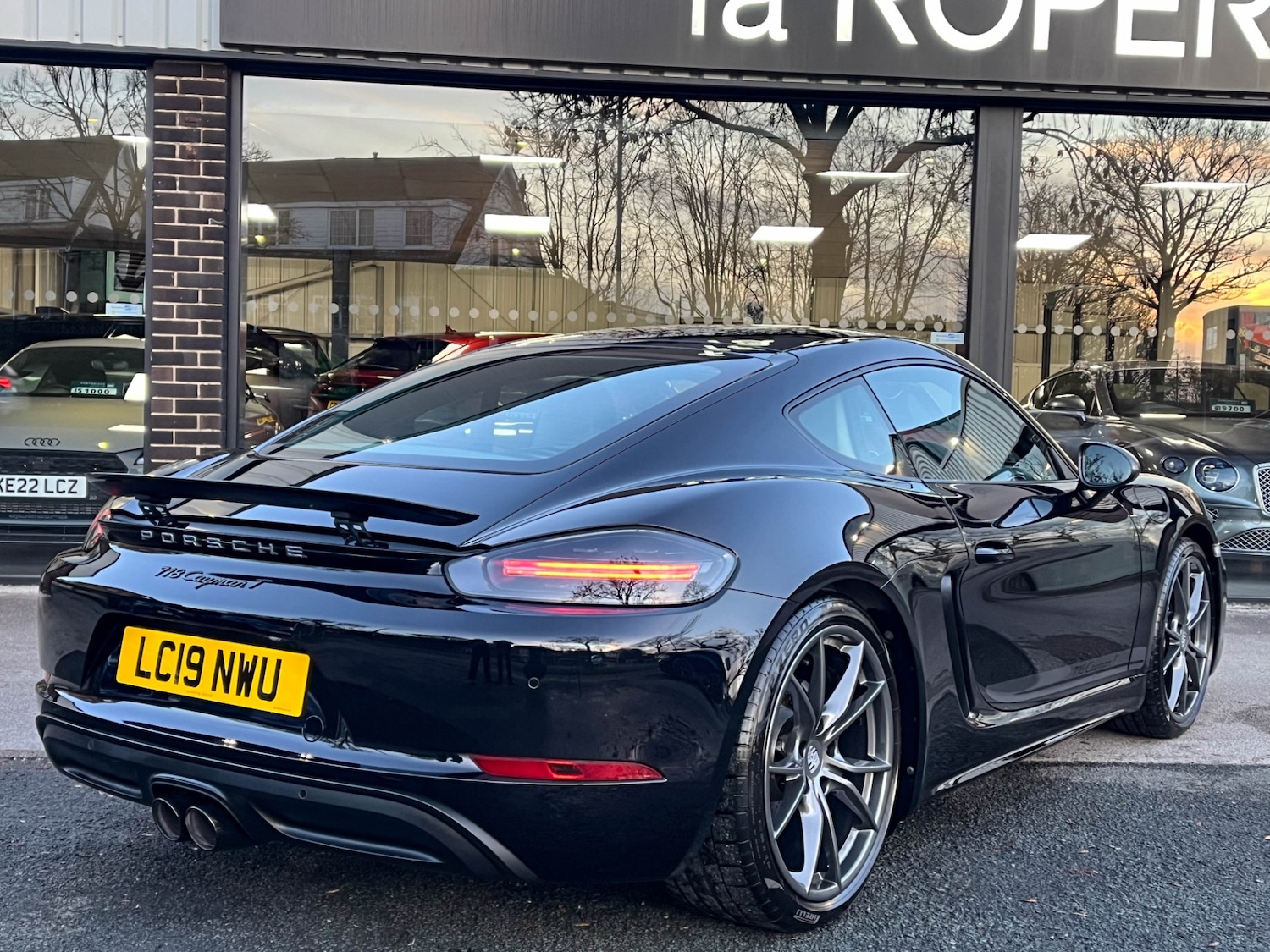 Used Porsche 718 Cayman 2019 for sale - 76794707: Photo 29