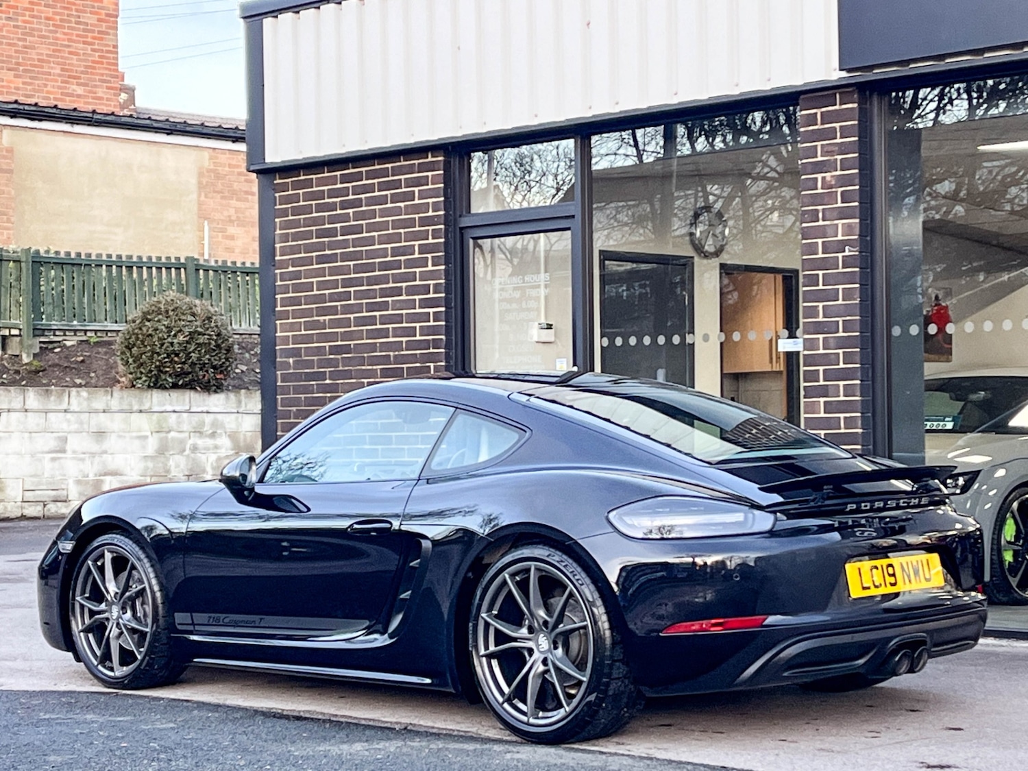 Used Porsche 718 Cayman 2019 for sale - 76794707: Photo 4