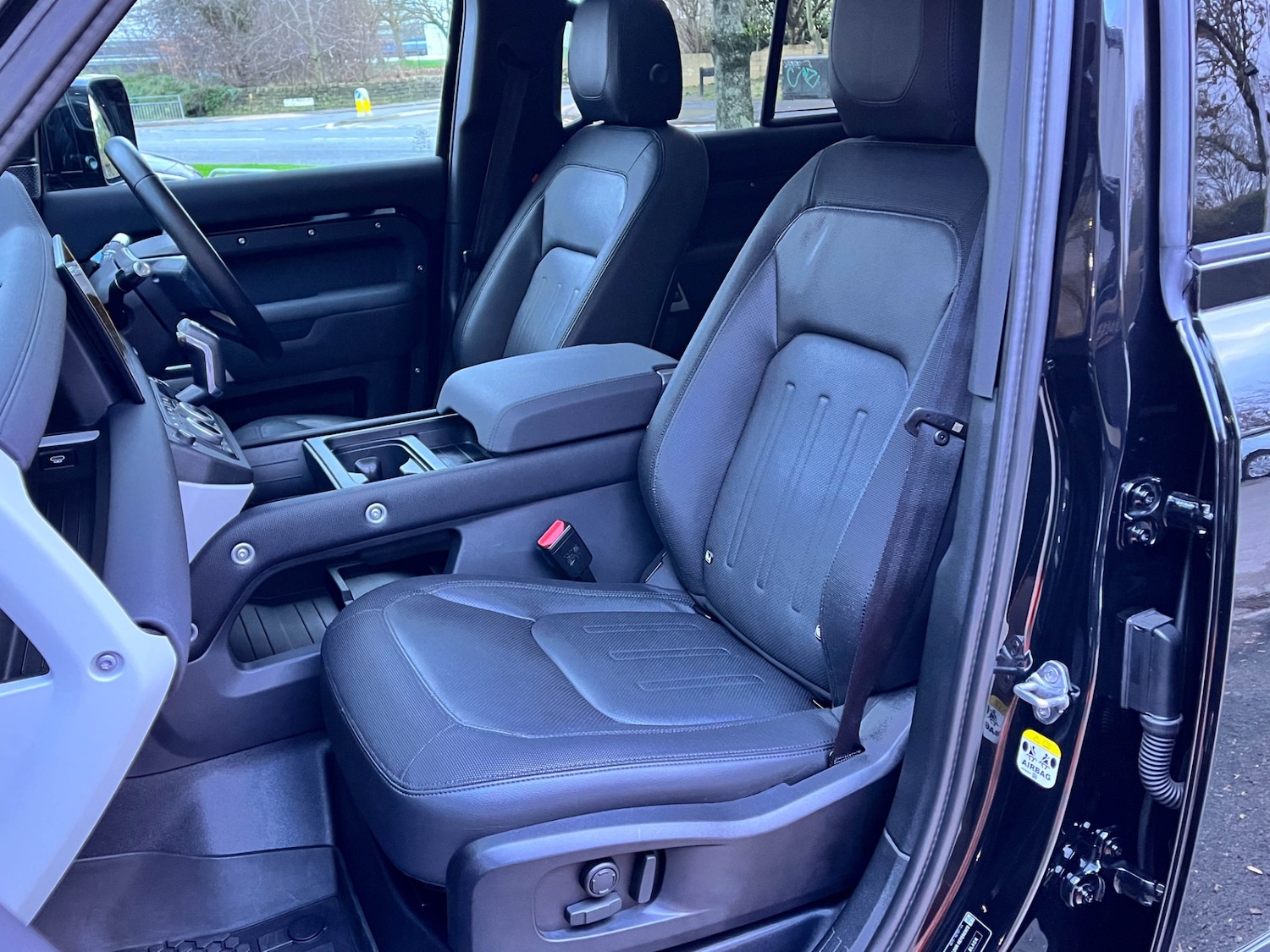 Used Land Rover Defender 2022 for sale - 77354598: Photo 8