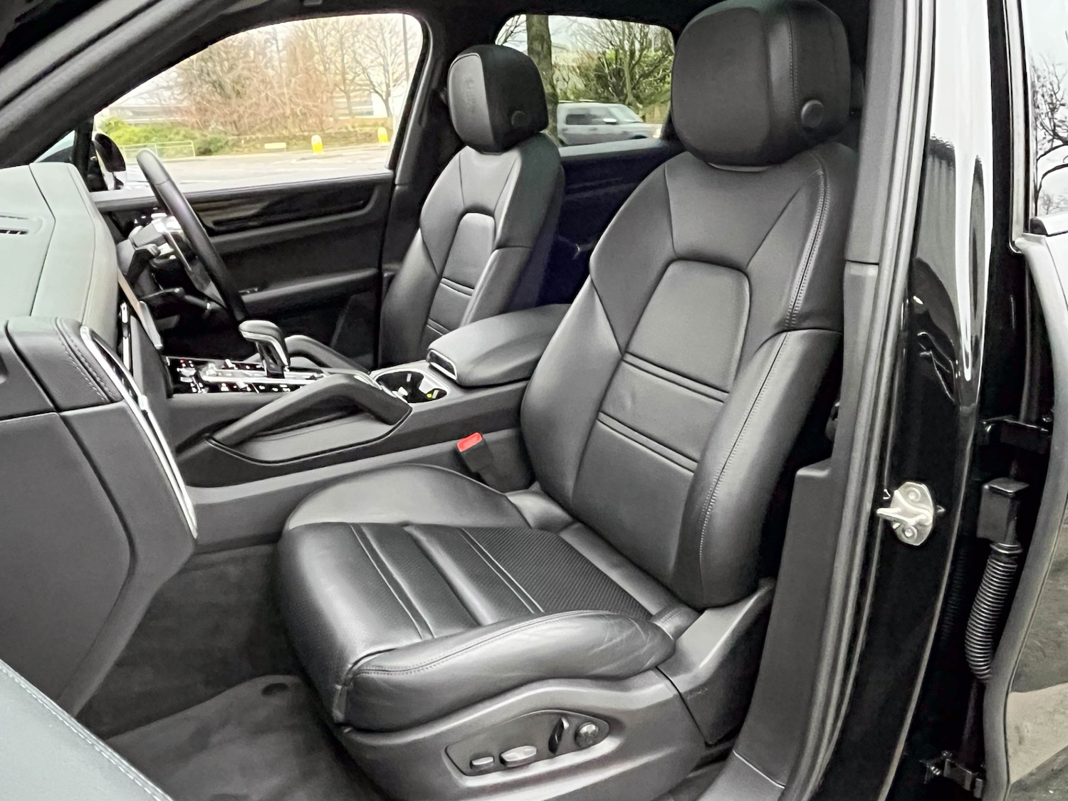 Used Porsche Cayenne 2022 for sale - 77034691: Photo 8