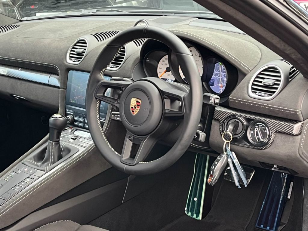 Used Porsche 718 Cayman 2024 for sale - 76734636: Photo 16