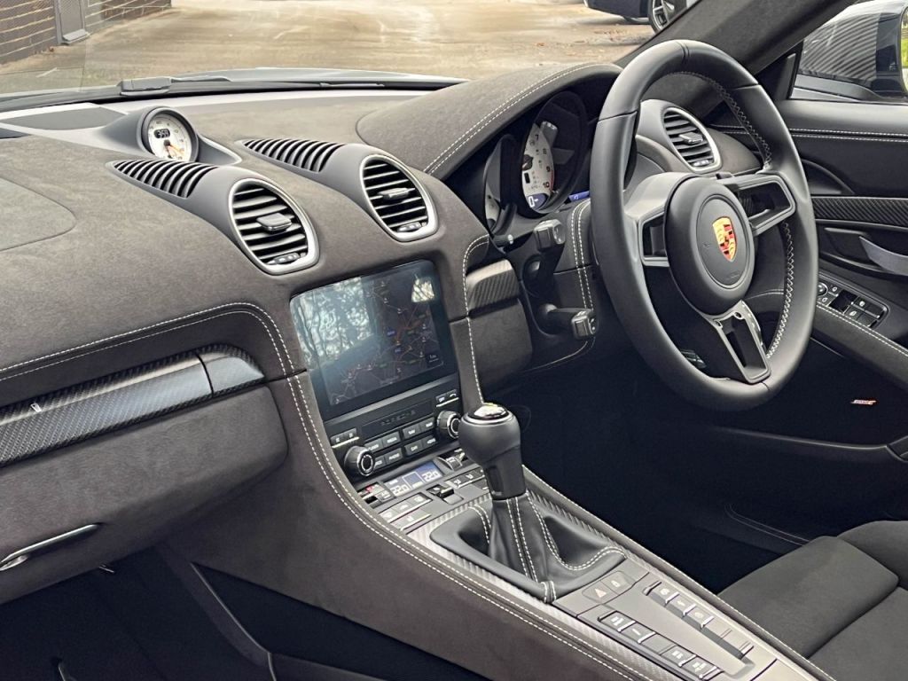 Used Porsche 718 Cayman 2024 for sale - 76734636: Photo 5