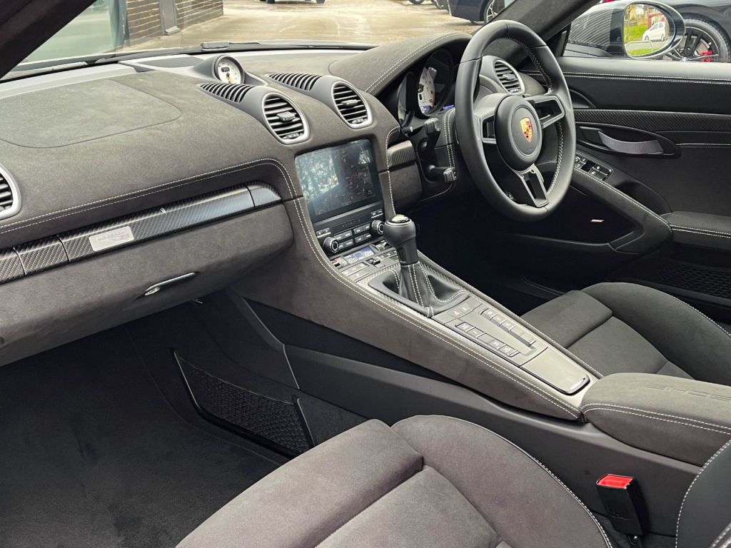 Used Porsche 718 Cayman 2024 for sale - 76734636: Photo 6