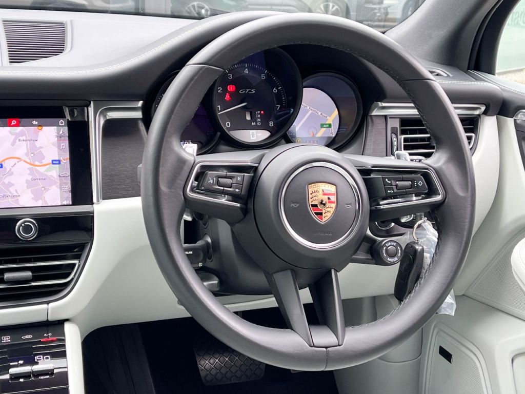 Used Porsche Macan 2023 for sale - 76734626: Photo 13