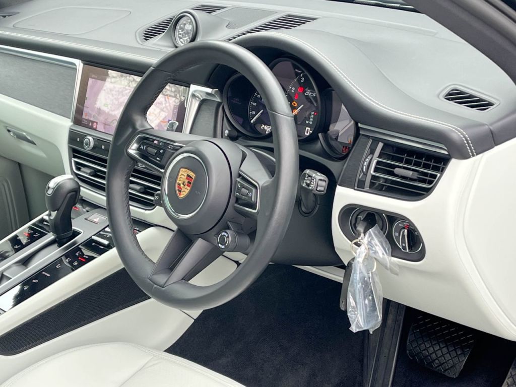 Used Porsche Macan 2023 for sale - 76734626: Photo 20