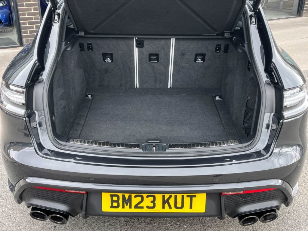 Used Porsche Macan 2023 for sale - 76734626: Photo 32