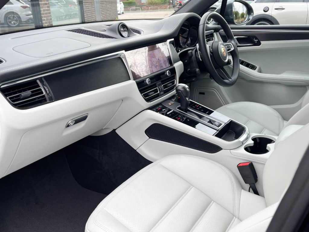 Used Porsche Macan 2023 for sale - 76734626: Photo 6