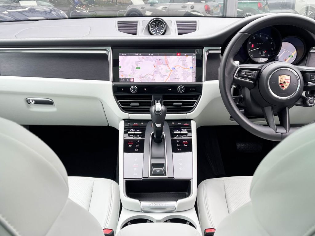 Used Porsche Macan 2023 for sale - 76734626: Photo 9