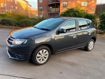 Used Dacia Sandero 2014 for sale - 77704155: Photo