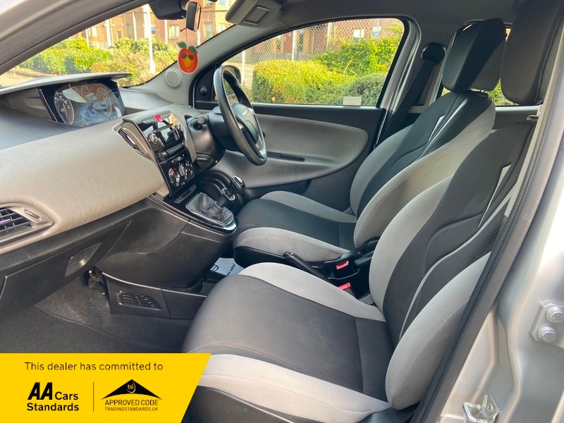 Used Chrysler Ypsilon 2013 for sale - 76346113: Photo 8