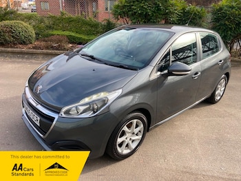 Used Peugeot 208 2016 for sale - 77708996: Photo