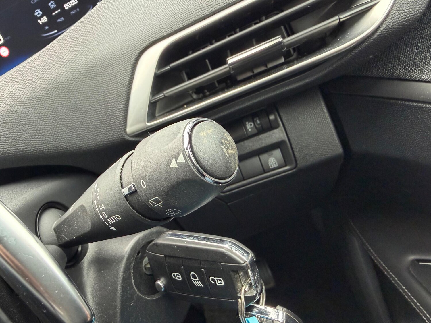 Used Peugeot 3008 2018 for sale - 77802455: Photo 28