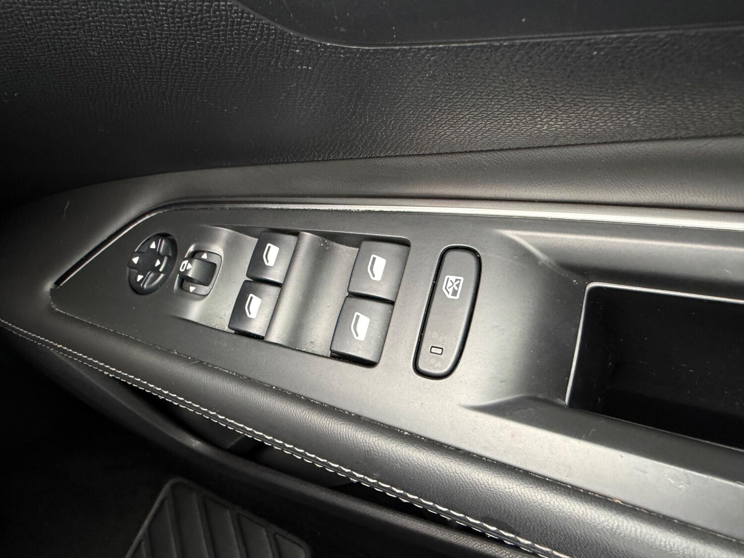 Used Peugeot 3008 2018 for sale - 77802455: Photo 57