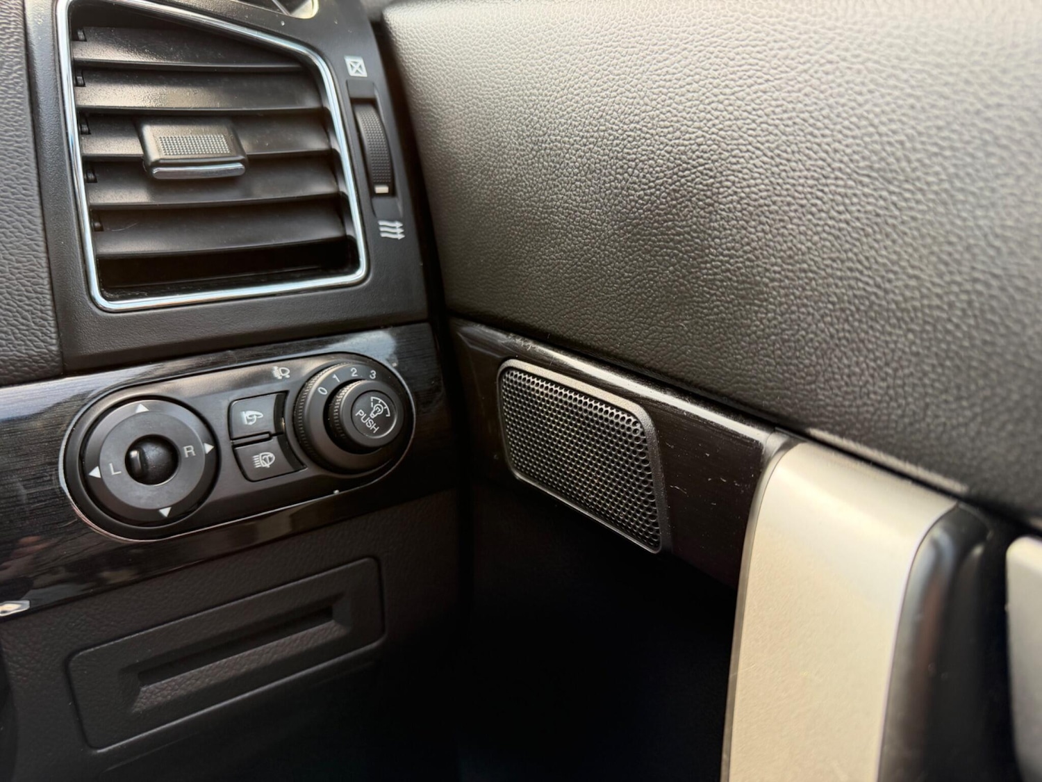 Used Chevrolet Captiva for sale - 77958300: Photo 25