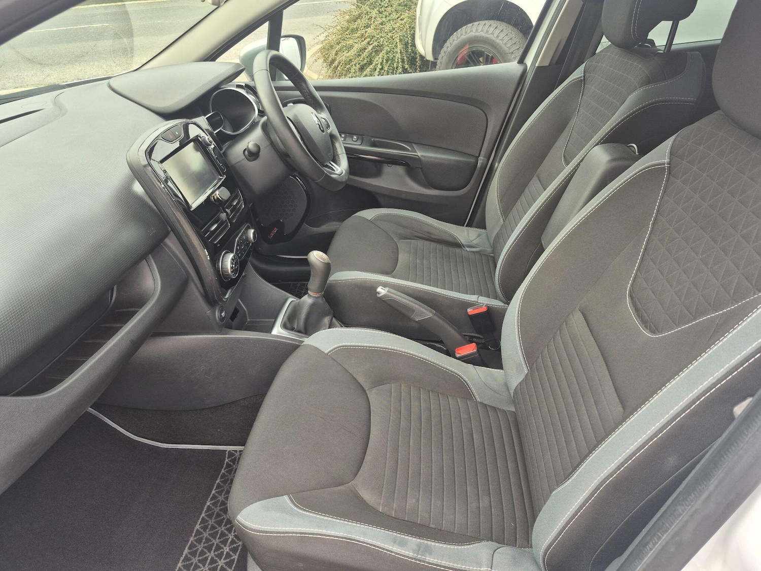 Used Renault Clio for sale - 77994161: Photo 12