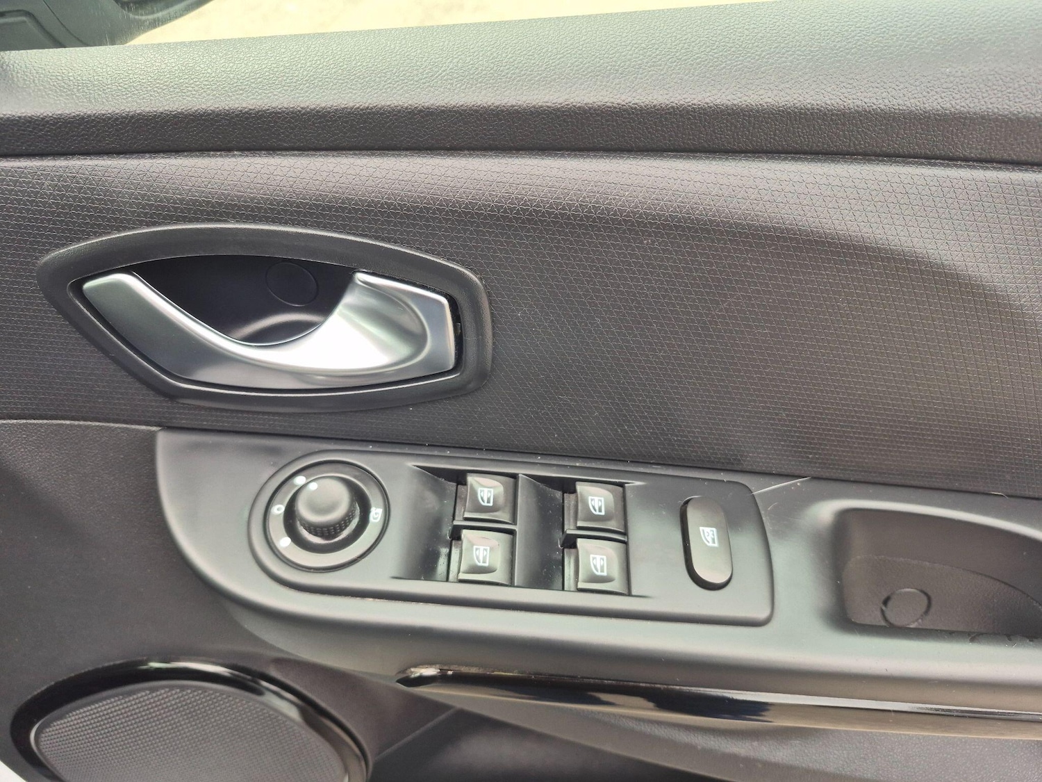 Used Renault Clio for sale - 77994161: Photo 26