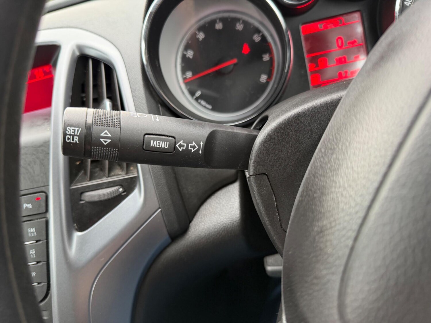 Used Vauxhall Astra 2015 for sale - 77802460: Photo 25