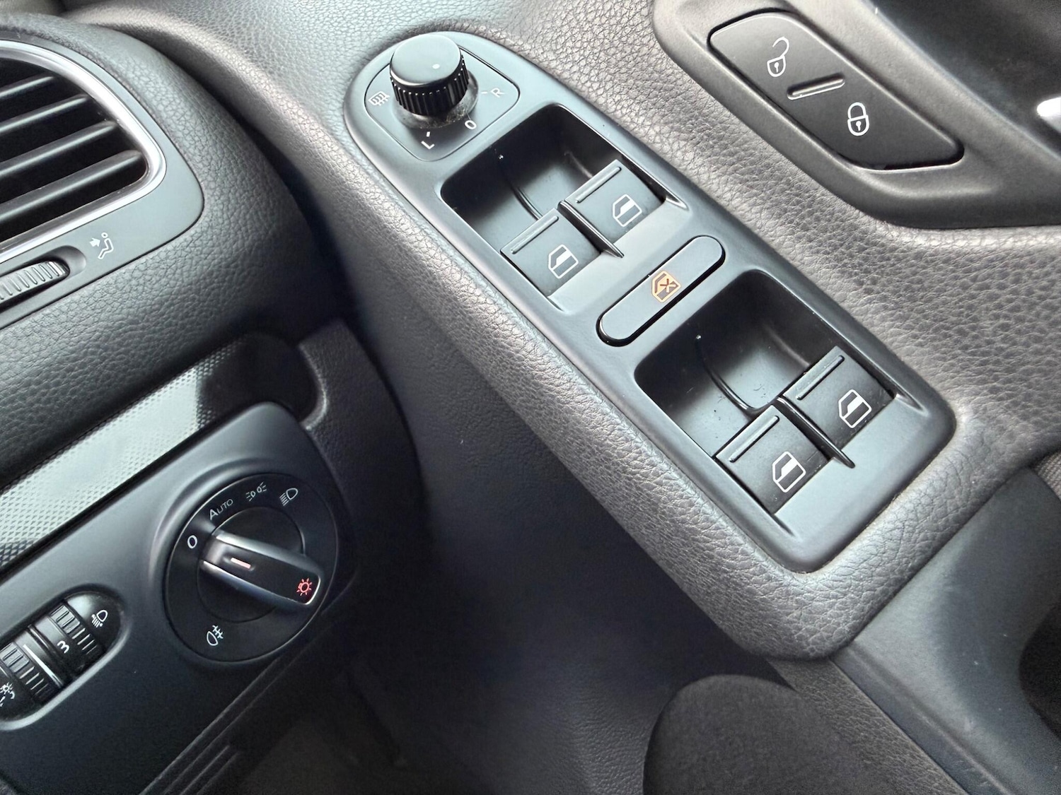 Used Volkswagen Golf 2010 for sale - 77808861: Photo 22