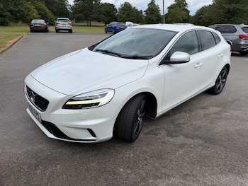 Used Volvo V40 2016 for sale - 79395806: Photo