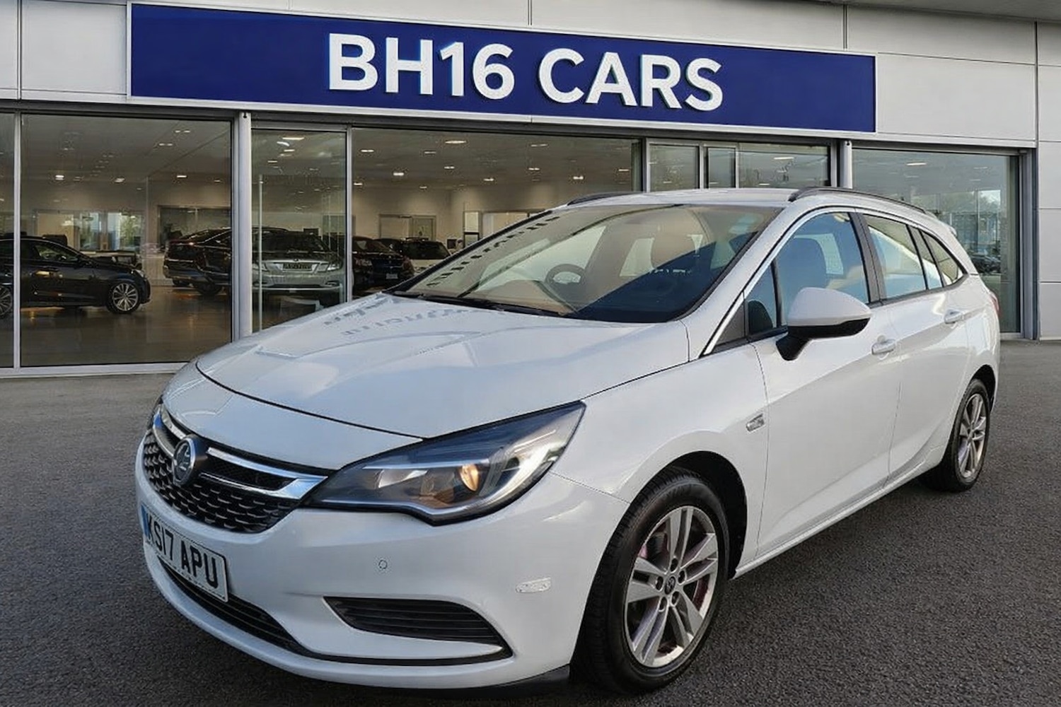 Used Vauxhall Astra 2017 for sale - 77297942: Photo 1