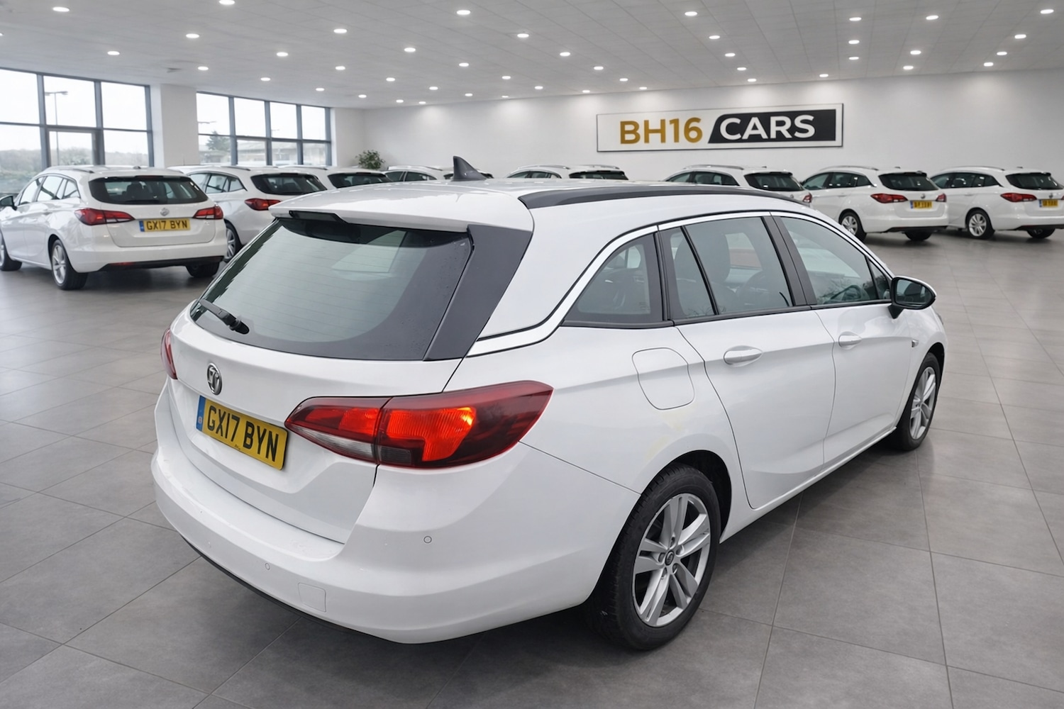 Used Vauxhall Astra 2017 for sale - 77450149: Photo 2