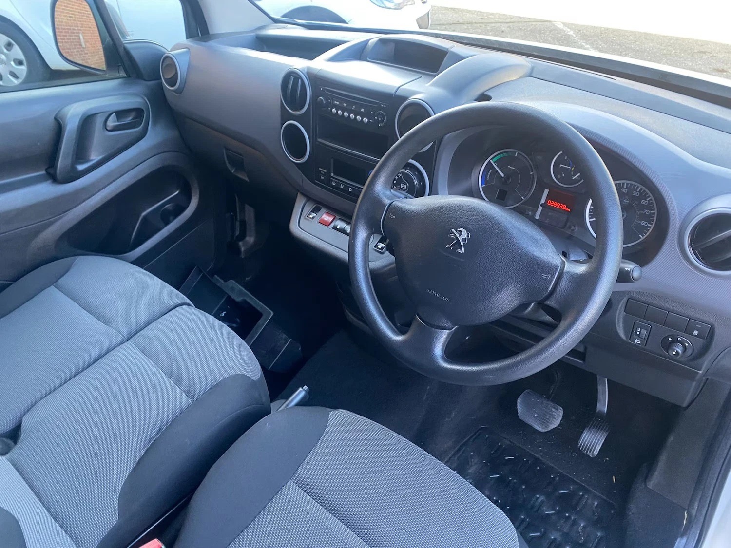 Used Peugeot Partner 2018 for sale - 76096529: Photo 5